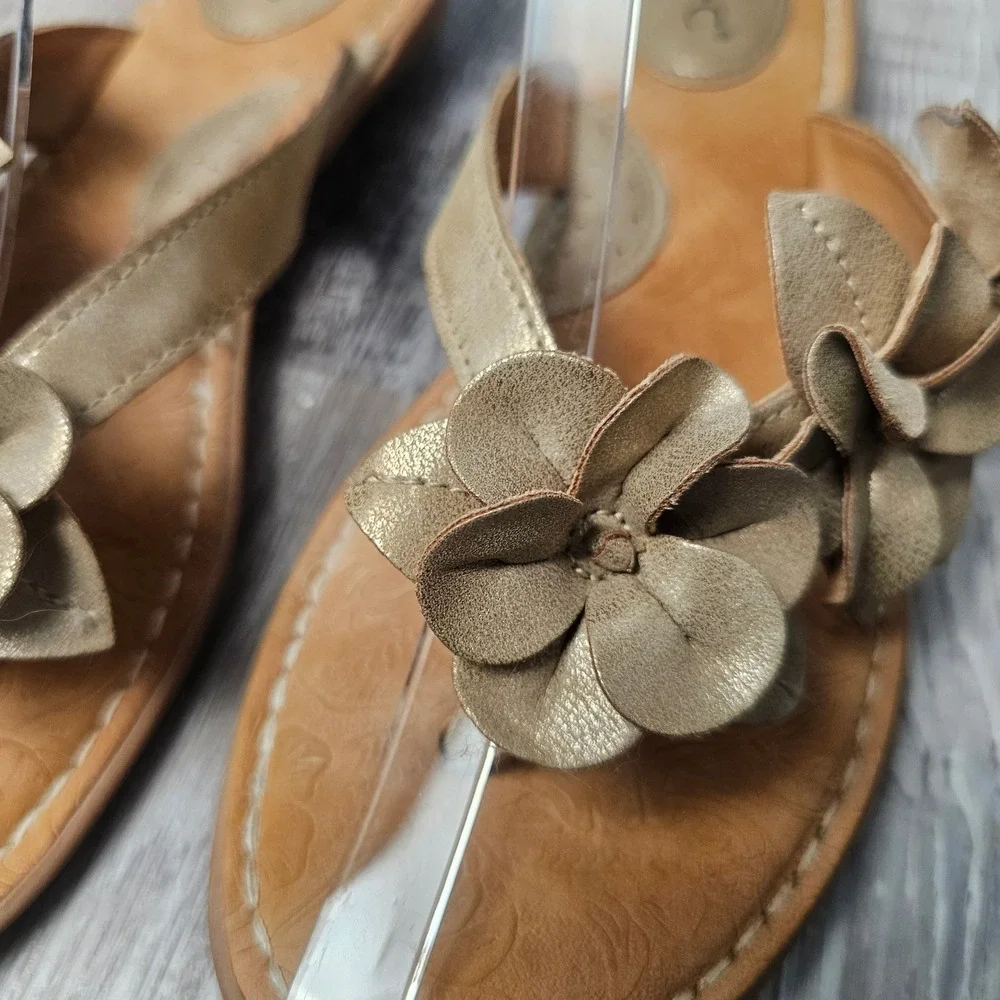 b.o.c Born Concept Floral Thong Sandals Women 9M Gold Metallic Flip Flops Resort
